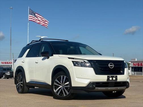 2023 Nissan Pathfinder Platinum FWD