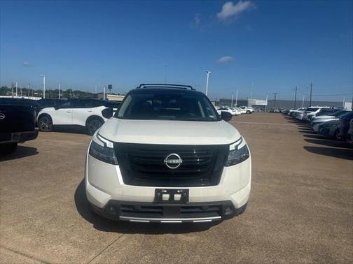 2023 Nissan Pathfinder Platinum FWD