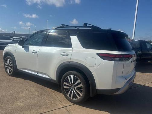 2023 Nissan Pathfinder Platinum FWD