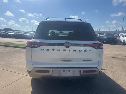2023 Nissan Pathfinder Platinum FWD