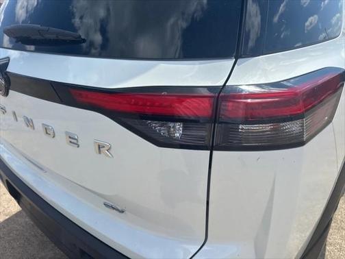2023 Nissan Pathfinder SV FWD