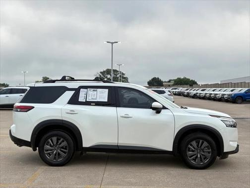2023 Nissan Pathfinder SV FWD