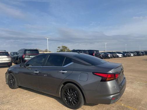 2025 Nissan Altima S FWD