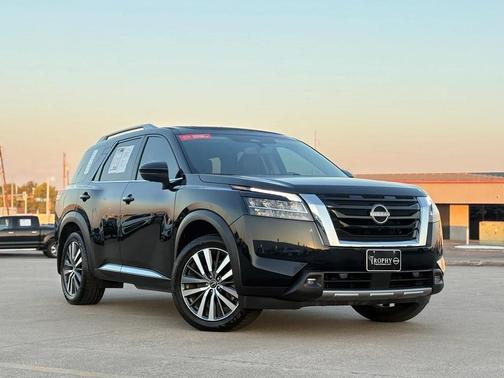 2022 Nissan Pathfinder Platinum 2WD