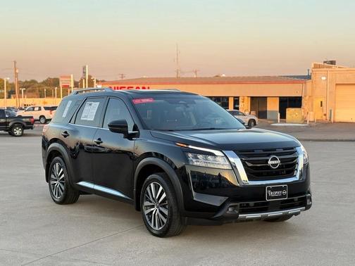 2022 Nissan Pathfinder Platinum 2WD