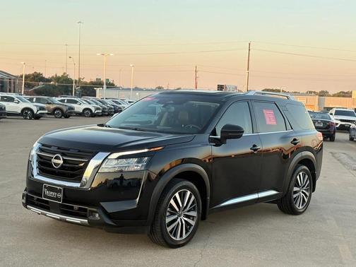 2022 Nissan Pathfinder Platinum 2WD