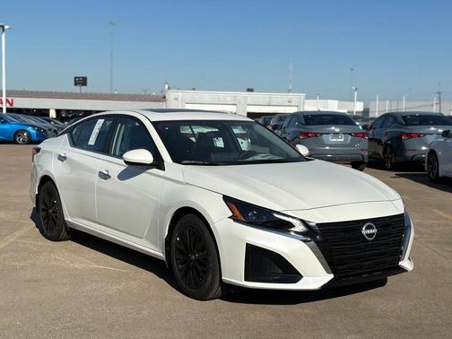 2025 Nissan Altima SV FWD