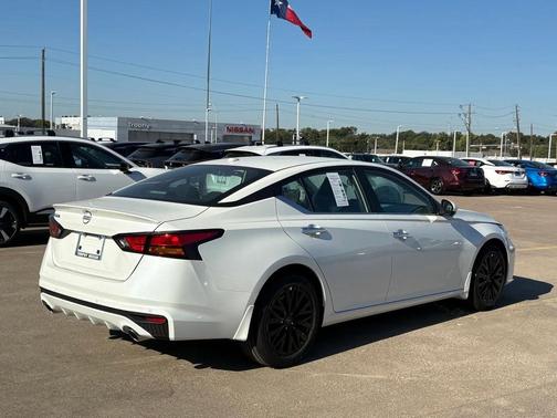 2025 Nissan Altima SV FWD