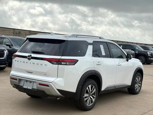 2025 Nissan Pathfinder SL FWD