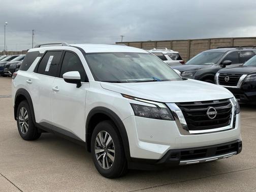 2025 Nissan Pathfinder SL FWD