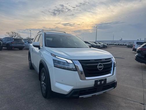 2024 Nissan Pathfinder SL FWD