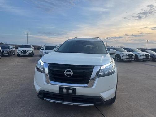2024 Nissan Pathfinder SL FWD