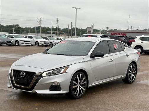 2022 Nissan Altima SR FWD