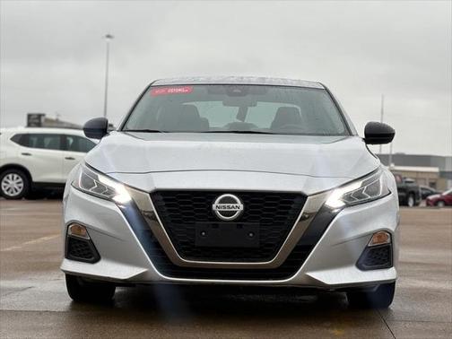 2022 Nissan Altima SR FWD