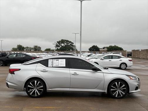 2022 Nissan Altima SR FWD