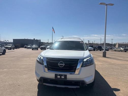 2025 Nissan Pathfinder SL 4WD