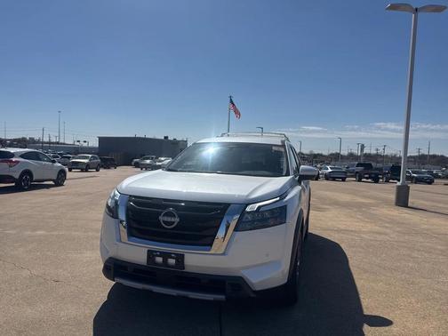 2025 Nissan Pathfinder SL 4WD