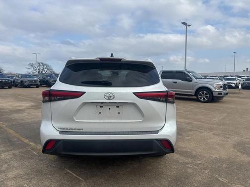 2022 Toyota Highlander L