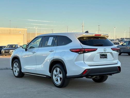 2022 Toyota Highlander L