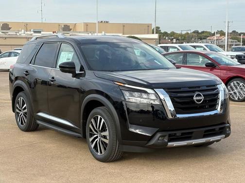 2025 Nissan Pathfinder Platinum FWD