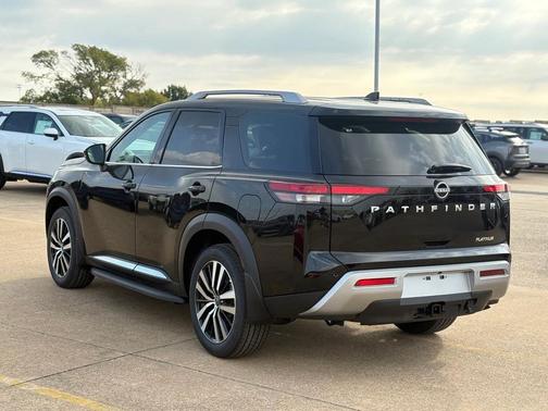 2025 Nissan Pathfinder Platinum FWD