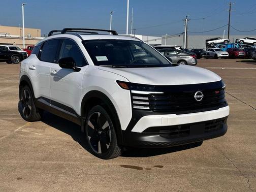 Aspen White Tricoat 2026 Nissan Kicks SR
