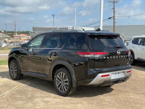 2025 Nissan Pathfinder SL FWD