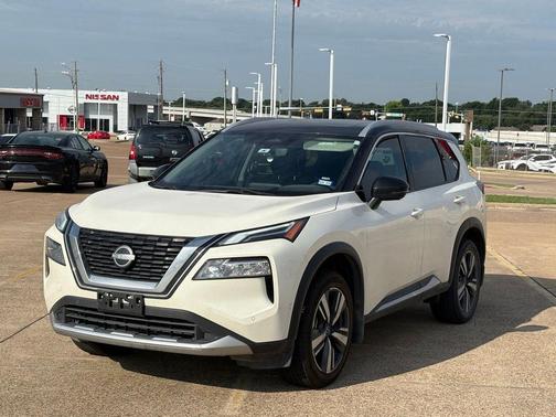 Pearl White Tricoat/Super Black 2023 Nissan Rogue Platinum
