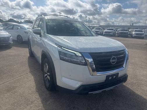2023 Nissan Pathfinder SL FWD