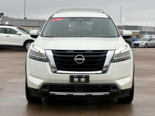 2023 Nissan Pathfinder SL FWD