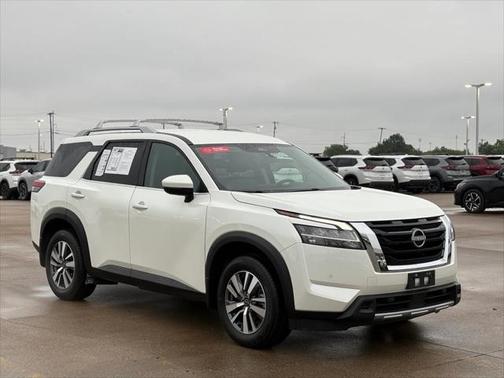 2023 Nissan Pathfinder SL FWD