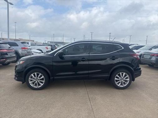 2022 Nissan Rogue Sport SV