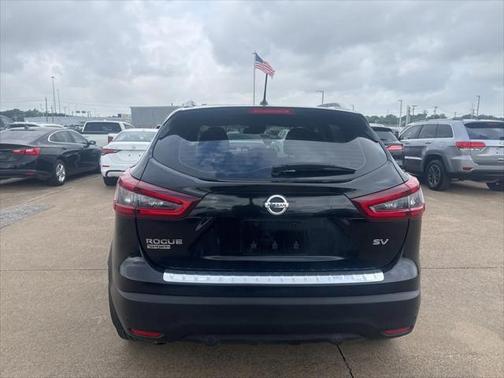 2022 Nissan Rogue Sport SV
