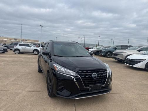 2023 Nissan Kicks SR