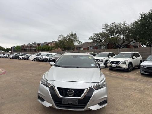 Brilliant Silver Metallic 2020 Nissan Versa 1.6 SV