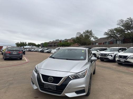 Brilliant Silver Metallic 2020 Nissan Versa 1.6 SV