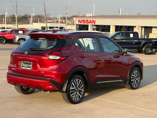 2024 Nissan Kicks SR