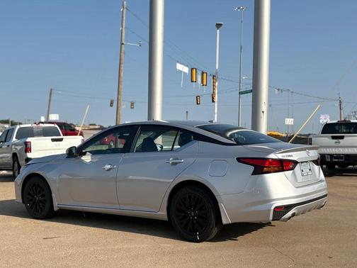 2025 Nissan Altima SV FWD