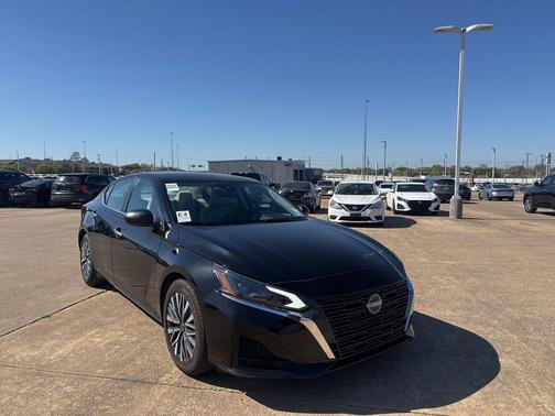 Super Black 2024 Nissan Altima 2.5 SV