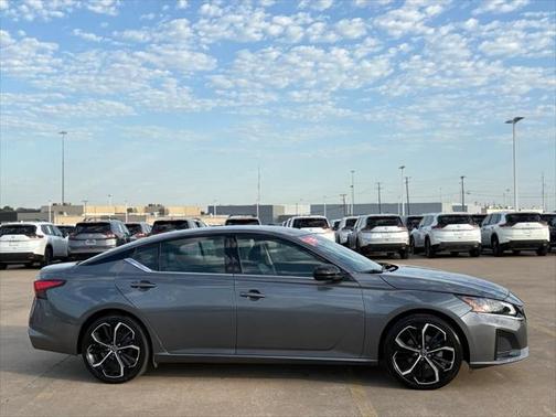 2023 Nissan Altima SR FWD