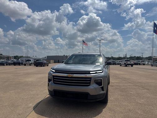 Sterling Gray Metallic 2026 Chevrolet Traverse LT