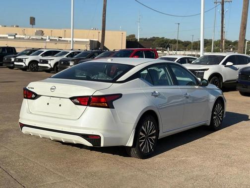 2025 Nissan Altima SV FWD