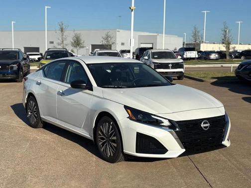 2025 Nissan Altima SV FWD