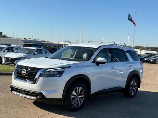 2025 Nissan Pathfinder SL FWD