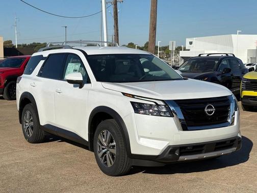 2025 Nissan Pathfinder SL FWD
