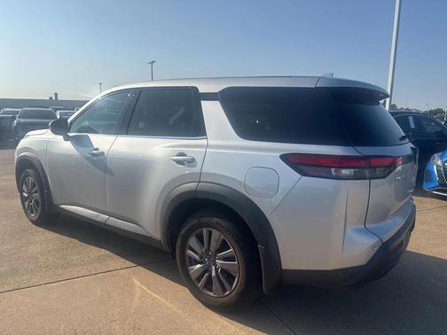 2022 Nissan Pathfinder S 2WD