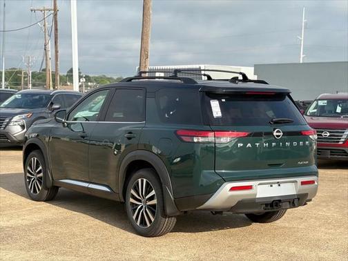 2025 Nissan Pathfinder Platinum FWD