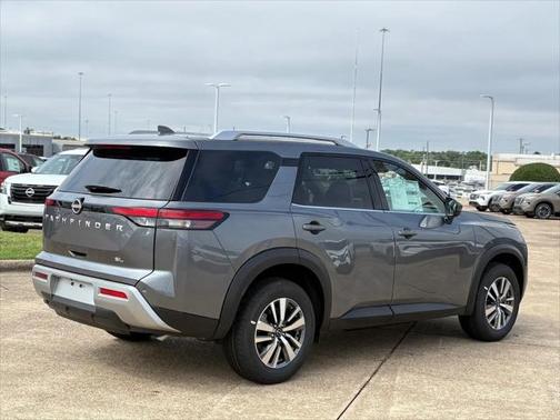 2025 Nissan Pathfinder SL FWD