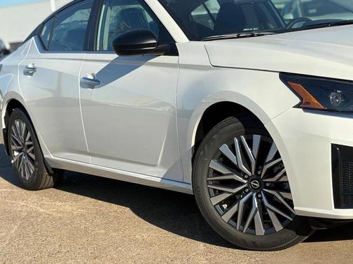 2025 Nissan Altima SV FWD