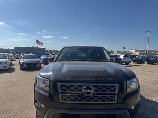 2022 Nissan Frontier SV